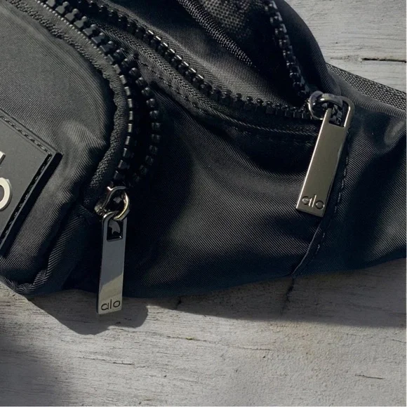 ALO Yoga Black Crossbody Bag - Picture 5 of 8